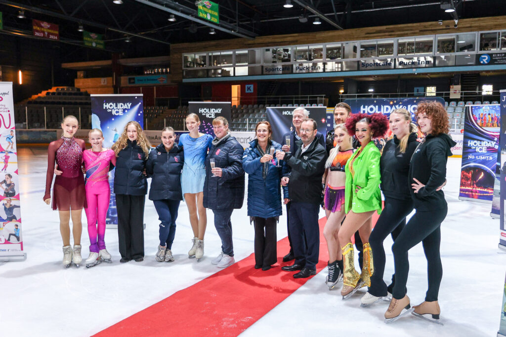 Groepsfoto deelnemers Holiday On Ice