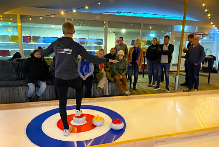 7156Party Curling